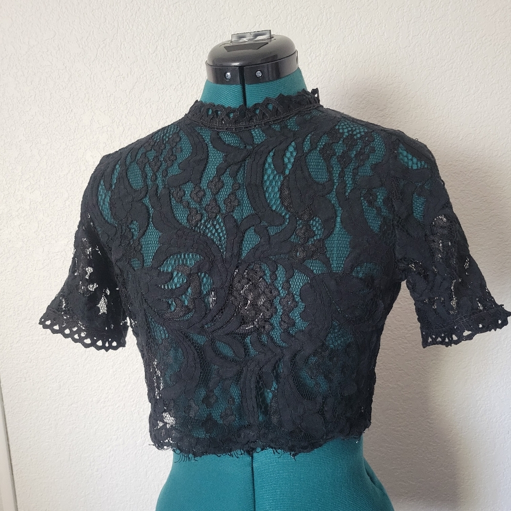 PEACH BRAND LACE CROP TOP SZ.M